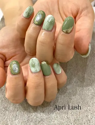 ネイル Apri  Lush 大金のネイルデザイン