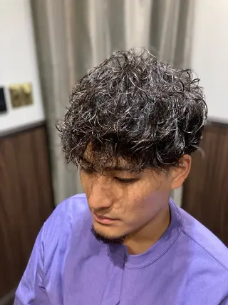 ショート パーマ メンズ 飯野 公紀のヘアスタイル