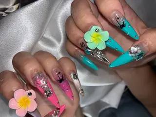 ミディアム YOKOSUKA NAILS💅🩶のネイルデザイン