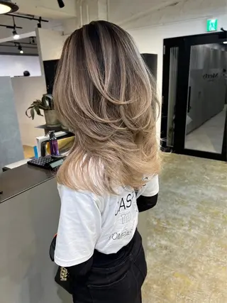 セミロング Merly osakaのヘアスタイル
