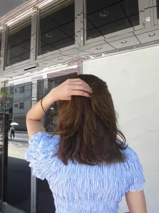 ミディアム カラー 三浦 瑠音のヘアスタイル