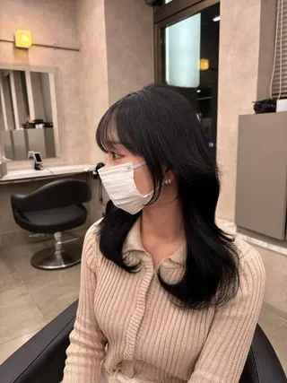 セミロング カラー 抜け感レイヤー︴ ニュアンスカラーのヘアスタイル