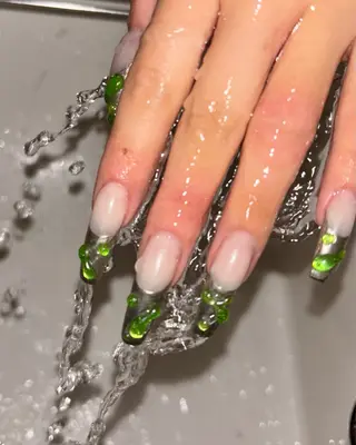 ネイル 🪐富島彩夏 /海外nail🪐のネイルデザイン