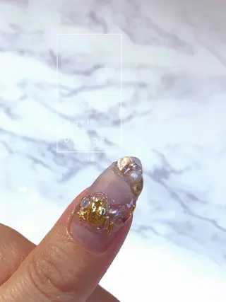 ミディアム ネイル Blowe ニュアンスのネイルデザイン