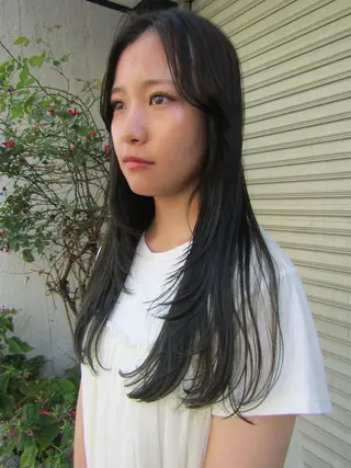 ミディアム Bërg kiraのヘアスタイル