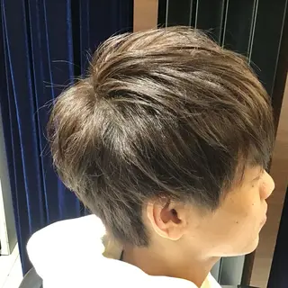 ショート カラー メンズ 岡崎 隆晟のヘアスタイル