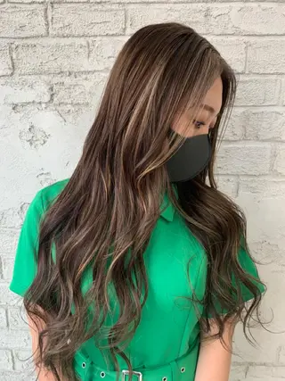 ロング ハイライトカラー＆ ダブルカラー　田口のヘアスタイル