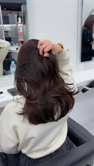 ミディアム 抜け感レイヤー︴ ニュアンスカラーのヘアスタイル