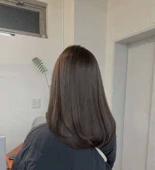ミディアム 顔まわりレイヤー 透明感カラー🩵🩵のヘアスタイル