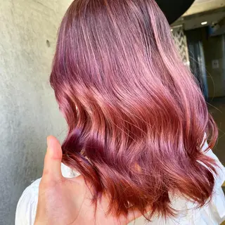 セミロング カラー 🌈ブリーチ特化🌈 MINATOのヘアスタイル