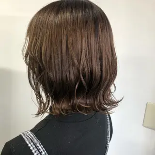 ミディアム 寒色/ベージュヘア ブリーチありMiOのヘアスタイル