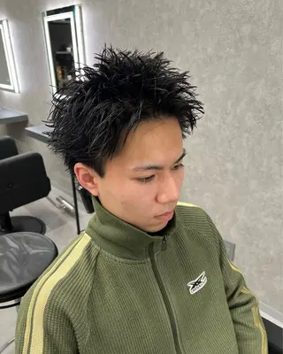 ショート メンズ スパイキーの鬼 ヒロムのヘアスタイル