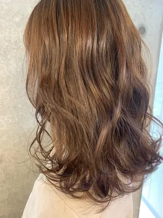セミロング カラー 梅本 有希のヘアスタイル