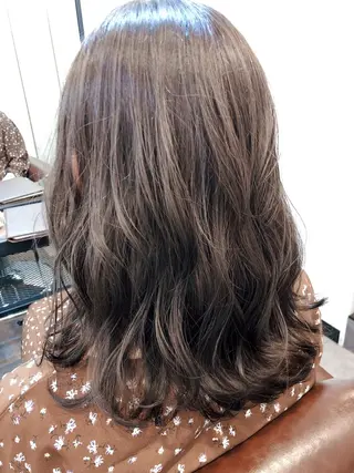 セミロング カラー 出雲 莉奈のヘアスタイル