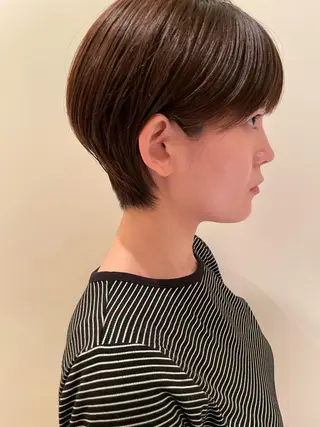 ショート 白髪ぼかしハイライト 脱白髪染めのヘアスタイル