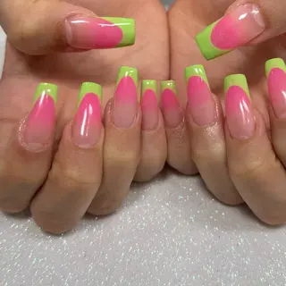 ネイル VIERU 🌈🎀💖のネイルデザイン