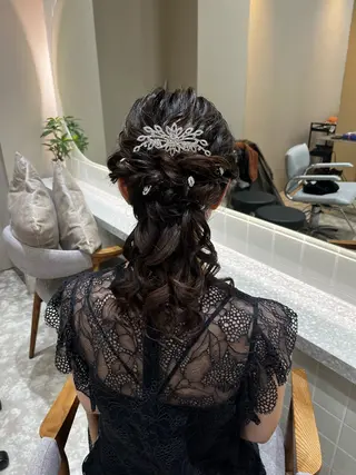 ミディアム ヘアアレンジ ERENA💚 ヘアアレンジのヘアスタイル