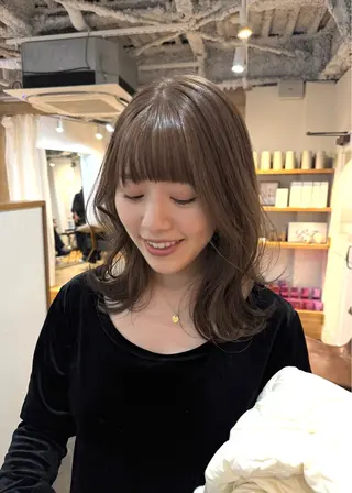 ミディアム カラー TRENCH　相澤 果歩のヘアスタイル