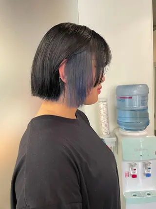 ショート カラー ハイトーン/レイヤー 似合わせ・ユキノのヘアスタイル