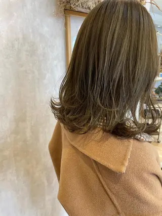 カラー 比嘉 千咲のヘアスタイル