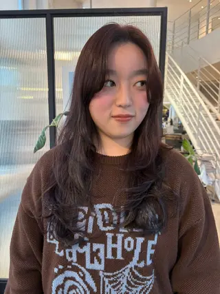 ミディアム カラー tomo🍒パーマ ハイトーン似合わせのヘアスタイル
