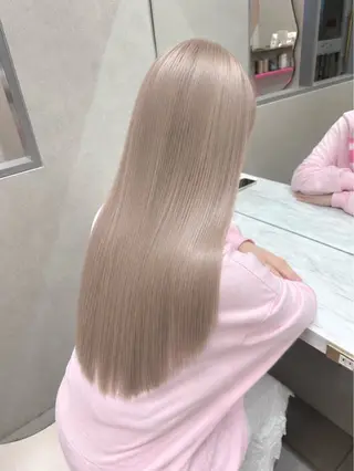 カラー Rio /ハイトーン /艶カラーのヘアスタイル