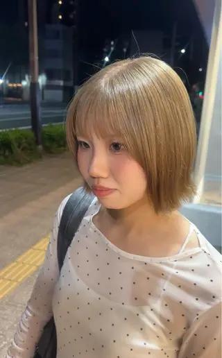 ショート カラー 小野 眞白のヘアスタイル