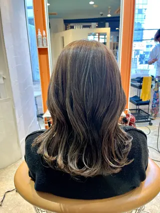 セミロング カラー うしだ かおるのヘアスタイル