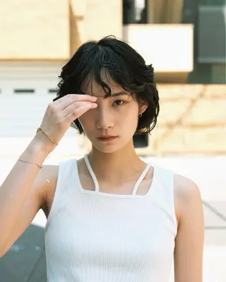 ミディアム アライ ナタカのヘアスタイル