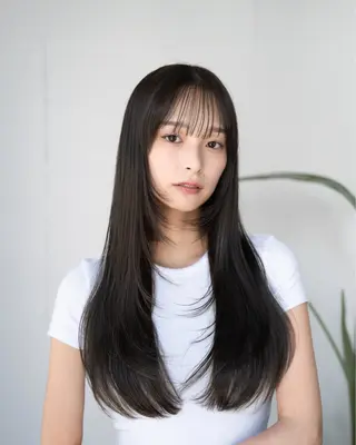 ロング レイヤーカット/ 前髪顔周りカットのヘアスタイル