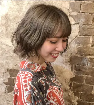 ショート カラー ブリーチ、パーマ 西部笑のヘアスタイル