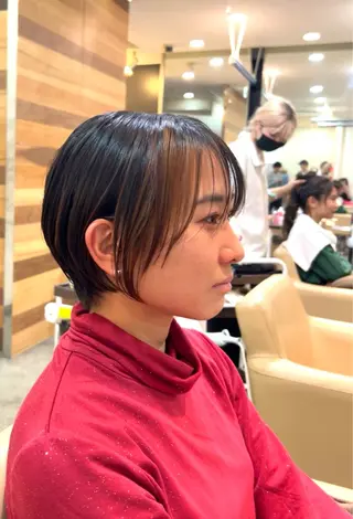 ショート バタフライレイヤー/ ニシトモユキのヘアスタイル