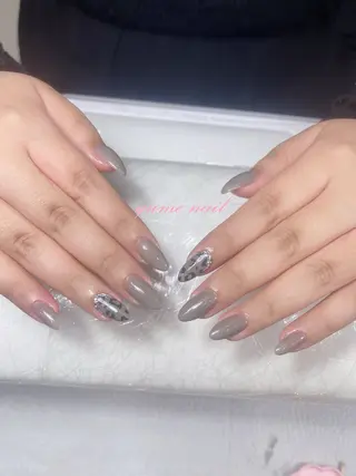 ミディアム ヒエン NAILのネイルデザイン