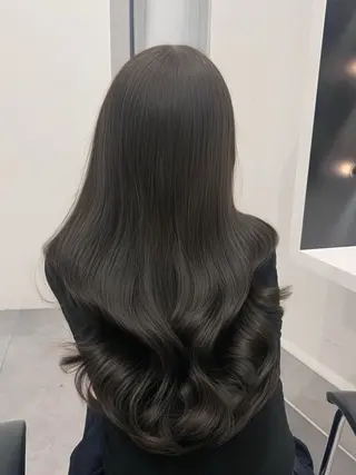 セミロング しゅういち/赤み消し カラー特化のヘアスタイル