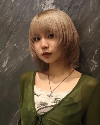 ミディアム カラー レイヤー/ブリーチ iwamiya岩見谷のヘアスタイル