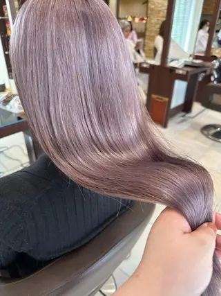 セミロング 千葉ハイトーンカラー KASUMIのヘアスタイル