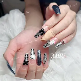 ネイル 🦋 Queenieのネイルデザイン