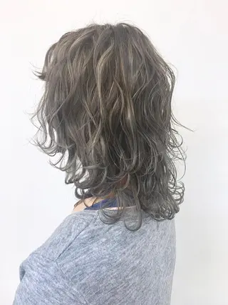 ミディアム 穐田 司樹のヘアスタイル