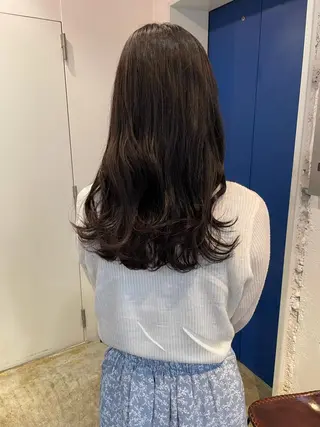 セミロング カラー MIOベージュカラー 柔らかいカラーのヘアスタイル