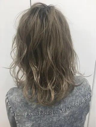 ミディアム カラー ハイトーンブリーチ 土坂 由志【京都】のヘアスタイル