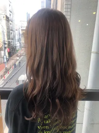 セミロング カラー 髪質改善&ブリーチ 伊勢 祐一郎のヘアスタイル