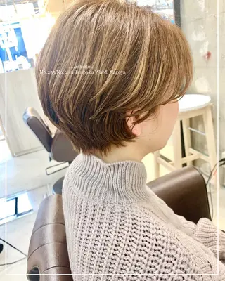 ショート カラー 眞名子 瑞紀のヘアスタイル