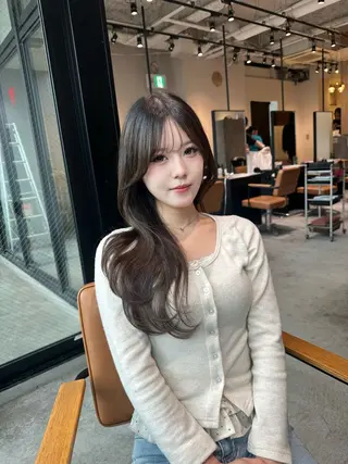 ロング カラー 韓国レイヤーカット 透明感カラー冨田那樹のヘアスタイル