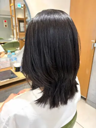 ミディアム ハイライトカラー レイヤーカットのヘアスタイル