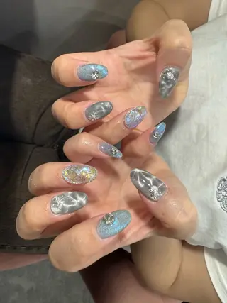 ネイル LAVISH 大和店 emi・:*+のネイルデザイン