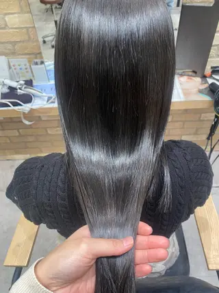 ロング 🌸ここみ🌸 透明感カラー🩶パリのヘアスタイル