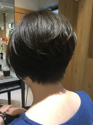 ショート カラー 中村 幸子のヘアスタイル