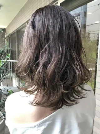 セミロング カラー 佐川 友里のヘアスタイル