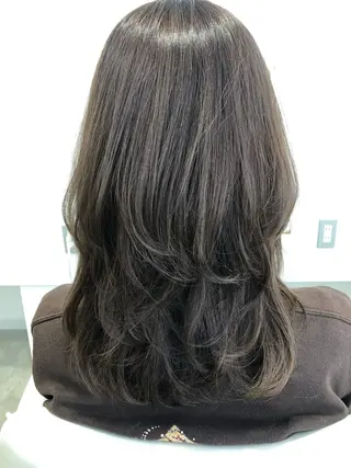 セミロング カラー 宮崎 睦のヘアスタイル
