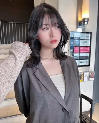 カラー 矢代 さくらのヘアスタイル